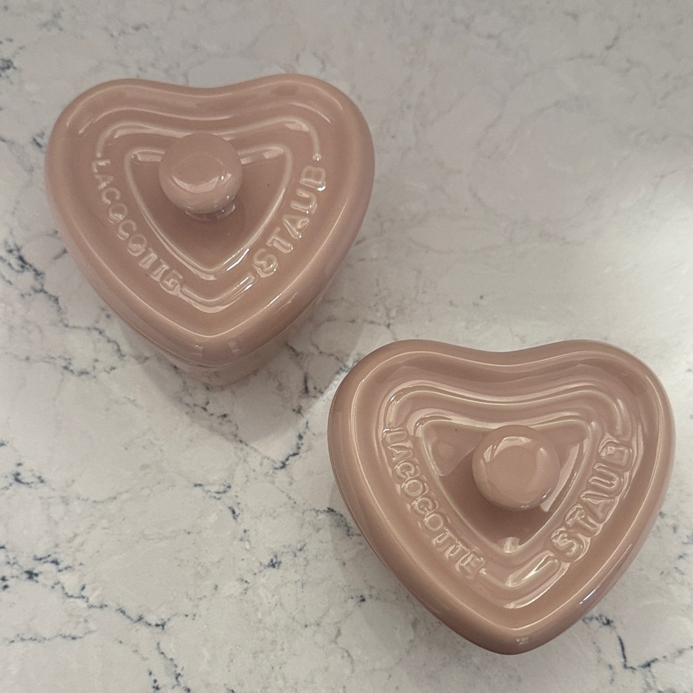 Staub Heart-Shaped pink mini cocottes
